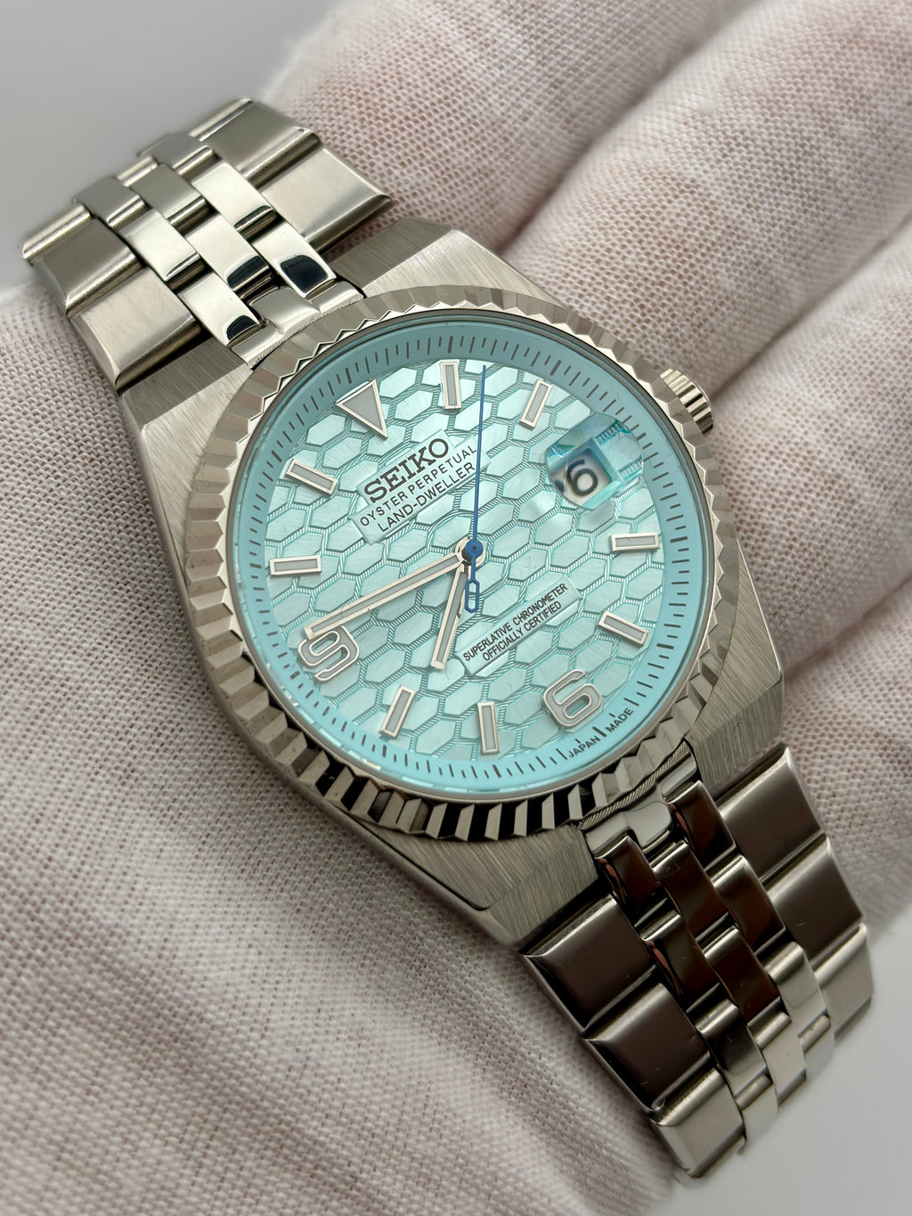 Land-Dweller Tiffany